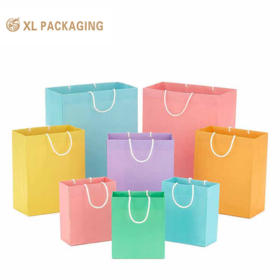 Купить Luxury Custom Logo Brand Large Garments Shopping Paper Bags Clothing Shoes Recyclable Packaging for Men Women Paper Bags with twisted paper handle Люксовые фирменные логотипы Бренд Большая одежда Покупка бумажных пакетов Одежда обувь Перерабатываемая упаковка для мужчин Женщины Бумажные пакеты с скрученной бумажной ручкой online manufacture