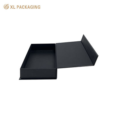 Черный складной картонный магнитный ящик для одежды и футболки